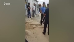 В Кашкадарье предприниматель облили бензином и поджог замглаву района, пришедшего сносить его магазин