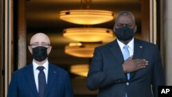 MInistrul ucrainean al Apărării, Oleksi Reznikov și omologul său american Lloyd Austin, Washington, 18 noiembrie 2021. 