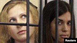 Мария Алехина жана Надежда Толоконникова