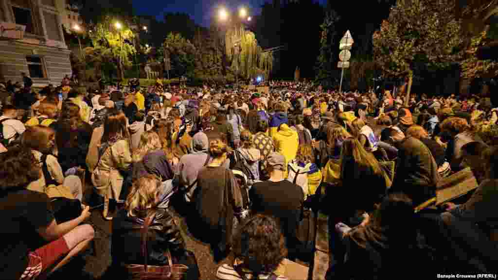 Учасники акції за відновлення незалежності НАБУ та САП вшанували хвилиною мовчання пам’ять загиблих українських військових, Київ, 30 липня 2025 року