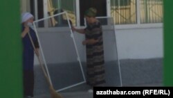 Субботник в школе. Туркменабад (Иллюстративное фото) 