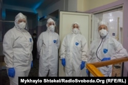 Олена Гулевич (справа)