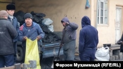 Точка продажи угля в Худжанде