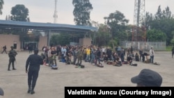 Românii din Congo, în punctul de trecere a frontierei dintre Congo și Rwanda.