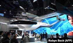 هیوندایی قبلا در سال ۲۰۲ نمونه‌ای مفهومی از خودرو پرنده‌اش را به نمایش گذاشته بود