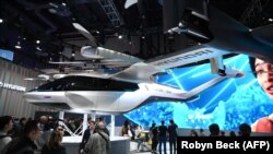 نمونه‌ای از هواگرد عمود پرواز الکتریکی هیوندایی در نمایش لوازم الکترونیکی مصرفی لاس‌وگاس در ژانویه ۲۰۲۰