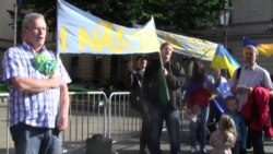 У Празі пройшла акція «За вашу і нашу свободу» біля посольства Росії у Чехії