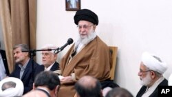 رهبر جمهوری اسلامی می‌گوید «به این گفت‌وگوها نه به صورت افراطی خوشبین هستیم و نه به صورت افراطی بدبین»