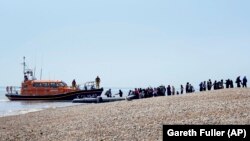 În 2021, peste 9.000 de persoane au traversat Canalul Mânecii. În acest context, și ca urmare a pandemiei, discursul politic împotriva imigrației s-a intensificat în Marea Britanie.