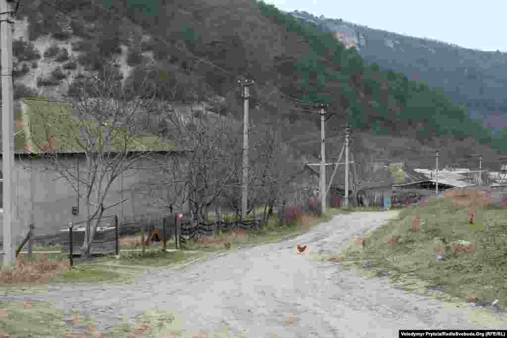 Єдина вулиця &ndash; незабрукована