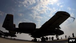 Aparat de luptă A-10 Thunderbolt de producție americană.