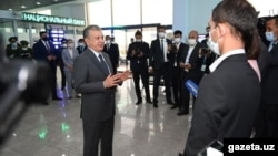 Во время визита в Сурхандарью 1 июня президент Мирзияев напомнил журналистам, что они «его помощники».