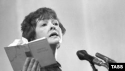 Белла Ахмадулина, 1984 год