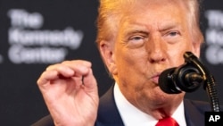 Президент США Дональд Трамп під час виступу у Кенеді Центрі. Вашингтон. 13 серпня 2025 року