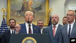 دونالد ترامپ، رئیس‌جمهور آمریکا، در کاخ سفید، ۹ مرداد