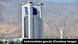 Түркмөнстандын Тышкы иштер министрлиги жайгашкан имарат.