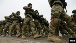 В НАТО не принимают государств с неразрешенными территориальными проблемами. Между тем простодушные комментаторы в Тбилиси искренне полагают, что как раз НАТО поможет Грузии в «возврате территорий»