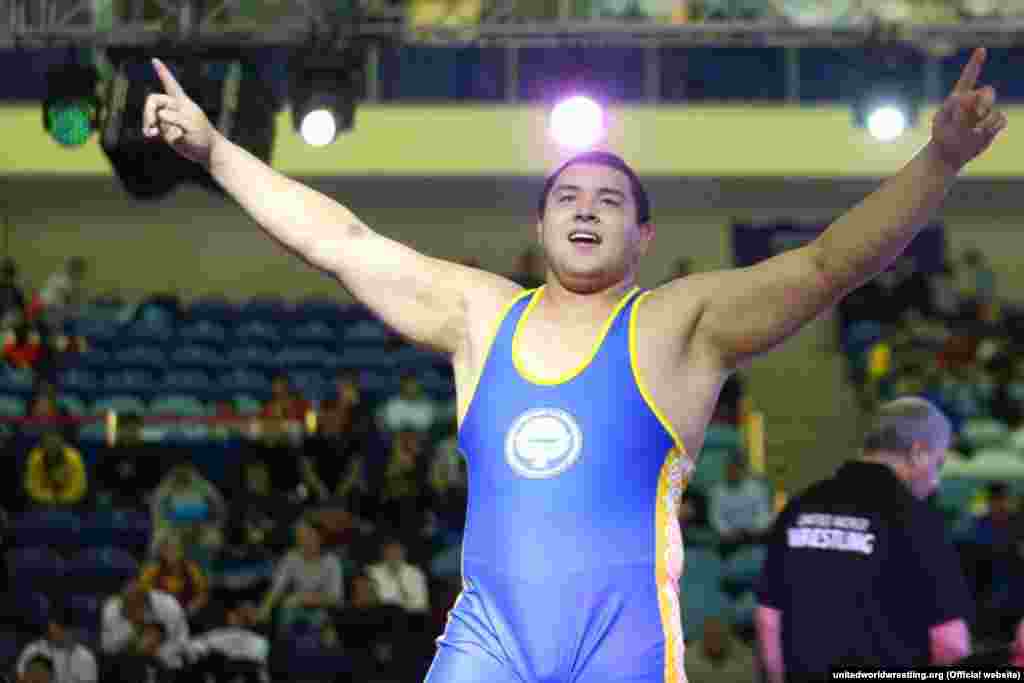 Грек-рим күрөшүнөн 130 килограммга чейинки салмакта Мурат Рамонов күмүш байгеге ээ болду. Ал чейрек финалда тажикстандык Муроджон Туйчевди 8:0, жарым финалда өзбекстандык Муминжон Абдуллоевди жеңип финалга чыккан. Алтын байге үчүн беттеште казакстандык Нурмахан Тыналиевге 8:0 эсебинде жеңилип, экинчи орунду алып Рио-де-Жанейродо боло турган Олимп оюндарына жолдомо алды.