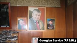 ერთ-ერთი საჯარო დაწესებულების ინტერიერი ცხინვალში