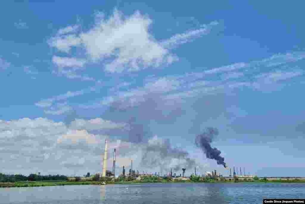 Autoritățile au trimis autospeciale de stingere la fața locului. ISU Călărași, Ialomița, Tulcea și Brăila au trimis câte două autospeciale de stingere, iar ISU Brăila și un autocamion cu 2.000 litri de substanță de stingere.