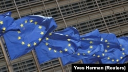 Zastave Evropske unije ispred zgrade Evropske komisije u Briselu, 5. maj 2021. 