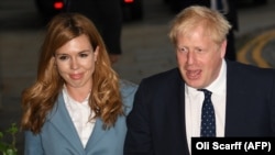 У Джонсона та Сімондс народився син