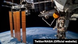 NASA розбудило сімох сплячих членів Міжнародної космічної станції (МКС) і спрямувало їх до пришвартованого космічного корабля, де ті ховалися дві години