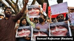 Disa Ravi szabadon engedésért tüntettek Bengaluruban, 2021. február 15-én. 