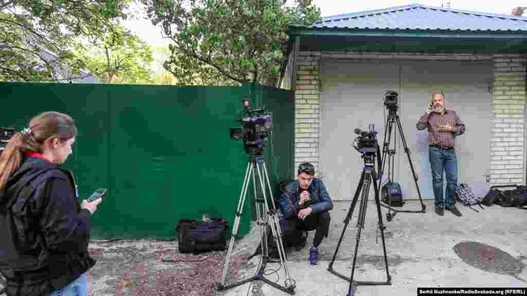 Журналісти біля будинку Медведчука