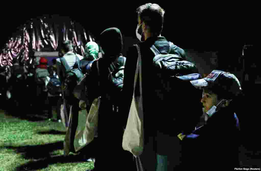 Kryeministri Edi Rama ka thënë se Shqipëria mund t’i strehojë 4 mijë afganë. 