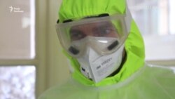 Медики лікарні у Львові показують, як лікують коронавірус – відеорепортаж