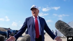 Трамп Путин менен сүйлөшүүдөн кийин журналисттер менен баарлашууда.