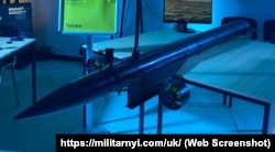 Напівпідводний дрон-торпеда «Толока» TLK-150 розробки української координаційної платформи Brave-1 на презентації у квітні 2023 року