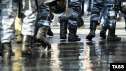 Опозиція Росії хотіла провести ходу від Жовтневої до Болотної площі Москви, щоб повторити маршрут «Маршу мільйонів» 6 травня 2012 року, коли були затримані сотні людей