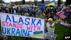 Акції на підтримку України в Анкориджі, де відбуватиметься зустріч Трампа з Путінми. Аляска 14 серпня 2025 року