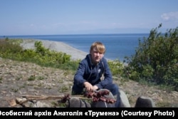 «З 12 років, наприклад, я підходжу до батька і матері і кажу, що не бачу шляху в цій країні (у Росії – ред.), тобто я не хочу тут жити. І все. І воно якось отак», – Анатолій «Трумен» про життя у Росії