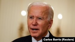 Хоча Джо Байден періодично відповідав на запитання журналістів, але повноцінної зустрічі з моменту вступу на посаду з медійниками не мав