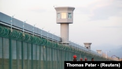 Centru de detenție în care sunt ținuți membrii minorității uigure din Xinjiang