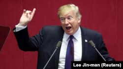Donald Trump, rostind un discurs în Adunarea Națională de la Seul, 8 noiembrie 2017