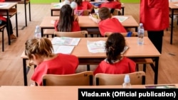 Mmaqedoni e Veriut: nxënës filloristë në një shkollë fillore gjatë orës së artit. 