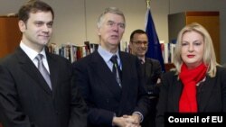 Borislav Stefanović, Robert Kuper i Edita Tahiri, Brisel, novembar 2011.