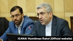 وزیر نیرو می‌گوید کمبود برق در سال جاری به دلیل گرمای تابستان و کاهش آب پشت سدها محتمل‌تر و خاموشی اجتناب ناپذیر است.