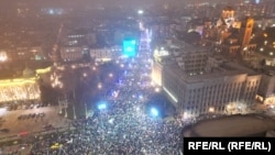 Protest studenata i građana ispred zgrade Radio-televizije Srbije u Beogradu, 17. januar 2025. 