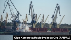 Розвантаження вугілля в порту «Південний», Одеська область