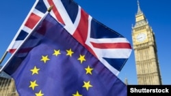 Flamuri i BE-së dhe i Mbretërisë së Bashkuar. 