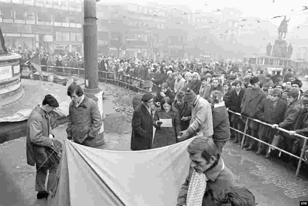 Студентське голодування на Вацлавській площі, яке оголосили празькі студенти після самоспалення Яна Палаха