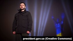 Украинанын президенти Владимир Зеленский калкын жаңы жыл менен куттуктап жаткан учур. 1-январь, 2024-жыл.