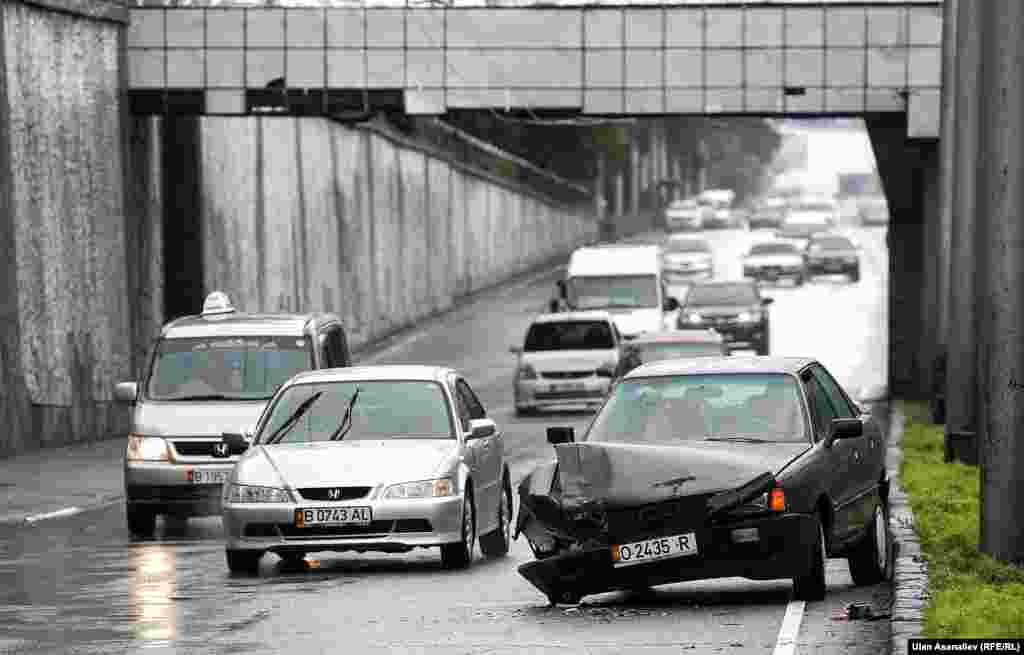 Тилекке каршы жаандуу күндөрү автокырсыктардын саны көбөйөт.