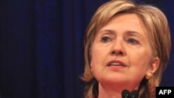 هیلاری کلينتون گفت: نتيجه مذاکرات ايران و گروه ۱+۵ در ماه آينده قابل پيش بينی نيست.