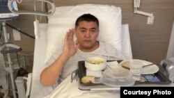 Камчыбек Ташиев ооруканада. Сүрөт президент Садыр Жапаровдун "Телеграм" каналынан алынды.